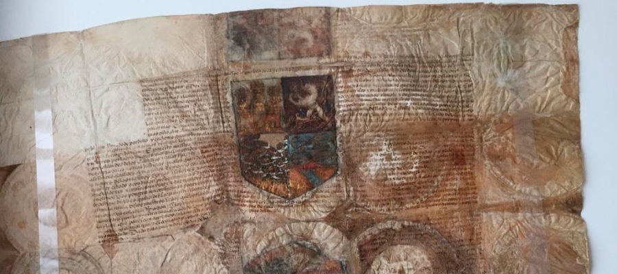 Documento en el que los Reyes Católicos entregan el escudo de armas a Cristóbal Colón Documento en el que los Reyes Católicos entregan el escudo de armas a Cristóbal Colón
