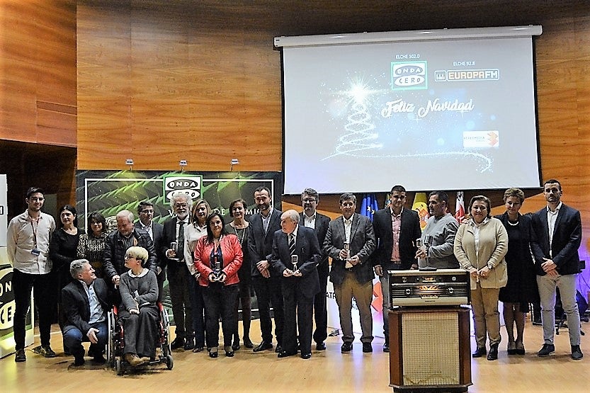 La gala de los VII Premios Ilicitanos en la Onda congrega en la UMH a representantes de todos los ámbitos de la sociedad La gala de los VII Premios Ilicitanos en la Onda congrega en la UMH a representantes de todos los ámbitos de la sociedad