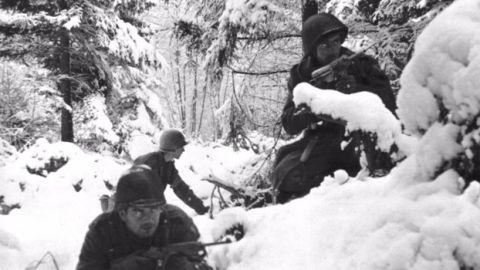 Soldados en la nieve