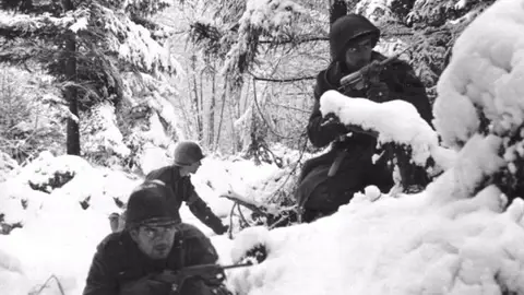 Soldados en la nieve Soldados en la nieve