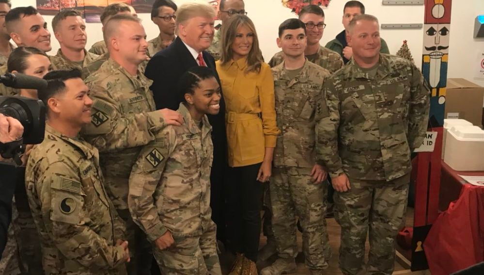 Trump y su esposa viajaron por sorpresa a Irak en Navidad para visitar tropas