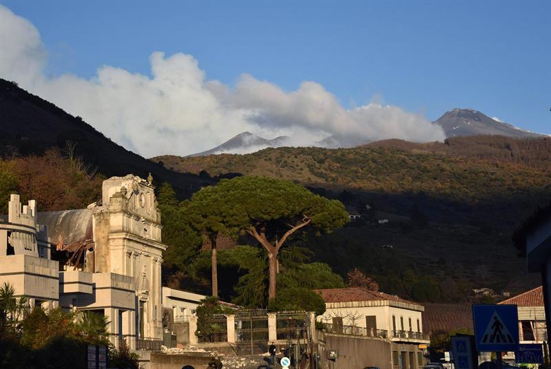 El terremoto en la falda del Etna deja 28 heridos y daños en viviendas y edificios en Catania (Italia) El terremoto en la falda del Etna deja 28 heridos y daños en viviendas y edificios en Catania (Italia)