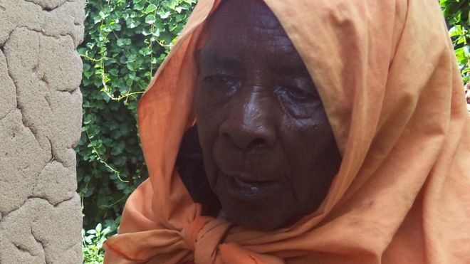 Historia de la mujer que salvó a cien personas de los machetes Historia de la mujer que salvó a cien personas de los machetes