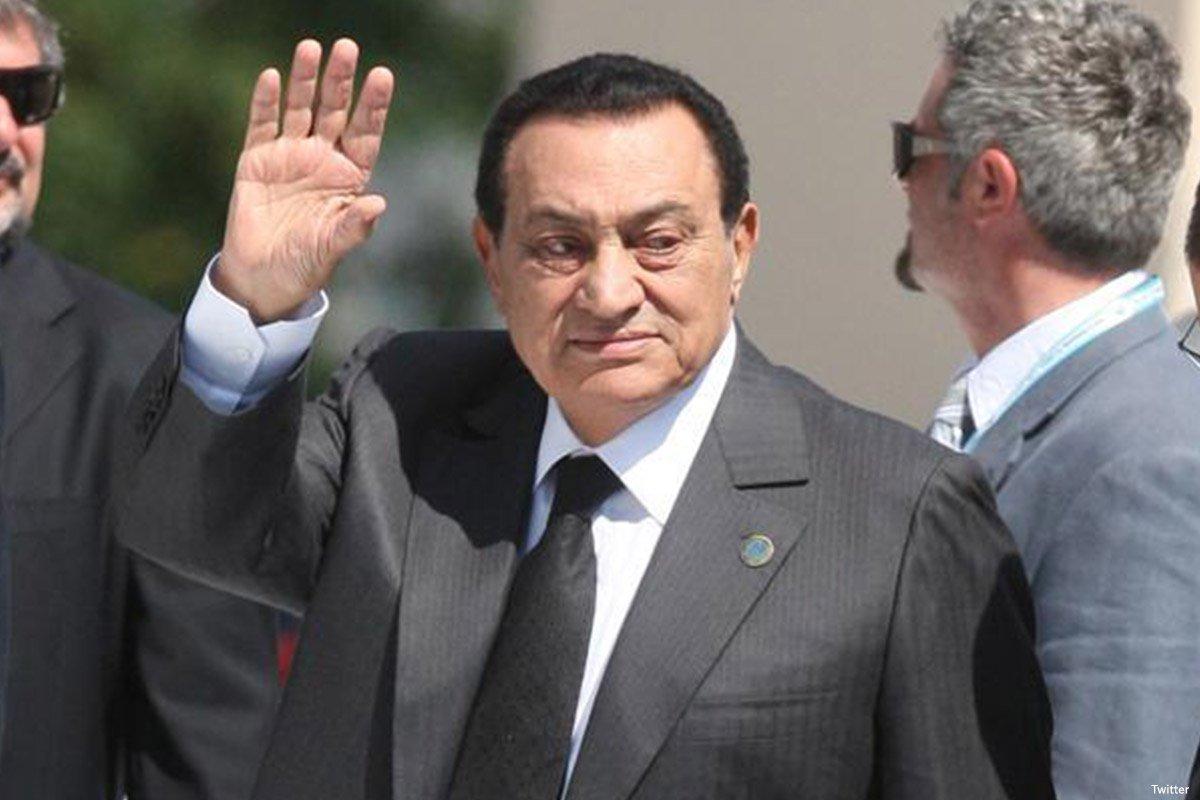 Mubarak reaparece tras casi dos años para declarar en un juicio contra Mursi Mubarak reaparece tras casi dos años para declarar en un juicio contra Mursi