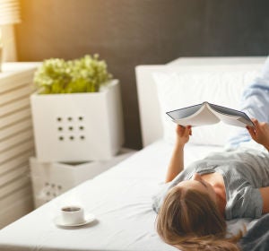 Mujer leyendo Mujer leyendo