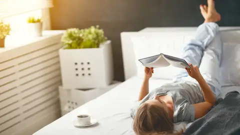 Mujer leyendo Mujer leyendo