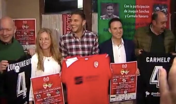Joaquín jugará un partido con el Portuense, ¿con el escudo del Sevilla?: "Sé el escudo que llevo en el pecho" Joaquín jugará un partido con el Portuense, ¿con el escudo del Sevilla?: "Sé el escudo que llevo en el pecho"