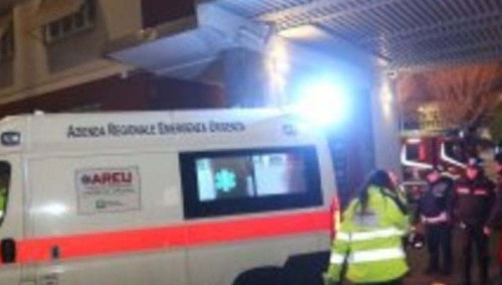 Una ambulancia atiende al aficionado del Inter atropellado
