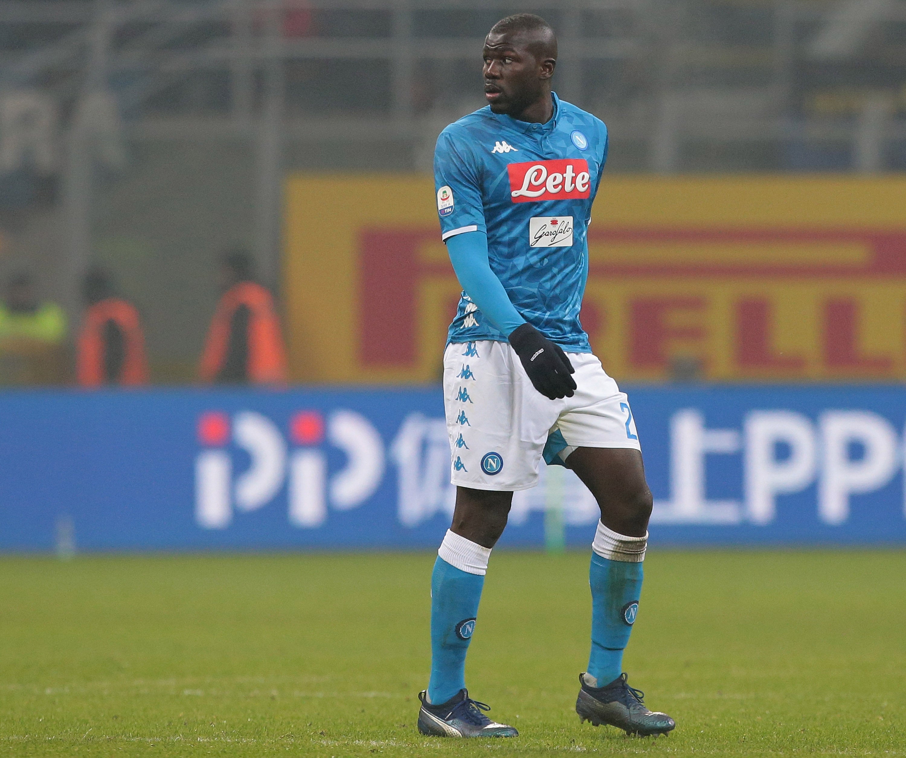 El alcalde de Milán pide perdón a Koulibaly por los insultos racistas en el Inter-Nápoles: "Fue vergonzoso..." El alcalde de Milán pide perdón a Koulibaly por los insultos racistas en el Inter-Nápoles: "Fue vergonzoso..."