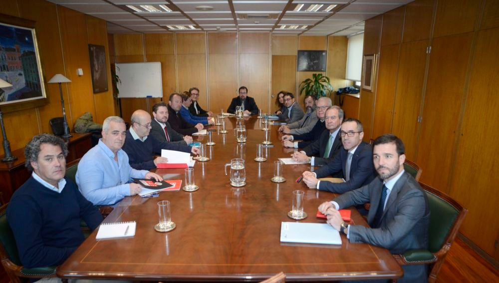 Mesa de trabajo conformada por representantes del Ministerio, de la Junta de Andalucía, del Govern, de Cemex y de las federaciones sectoriales de UGT y CCOO