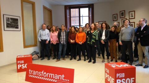 Francina Armengol, secretaria general del PSIB, junto a su ejecutiva
