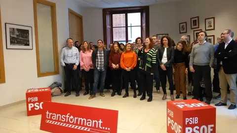 Francina Armengol, secretaria general del PSIB, junto a su ejecutiva Francina Armengol, secretaria general del PSIB, junto a su ejecutiva