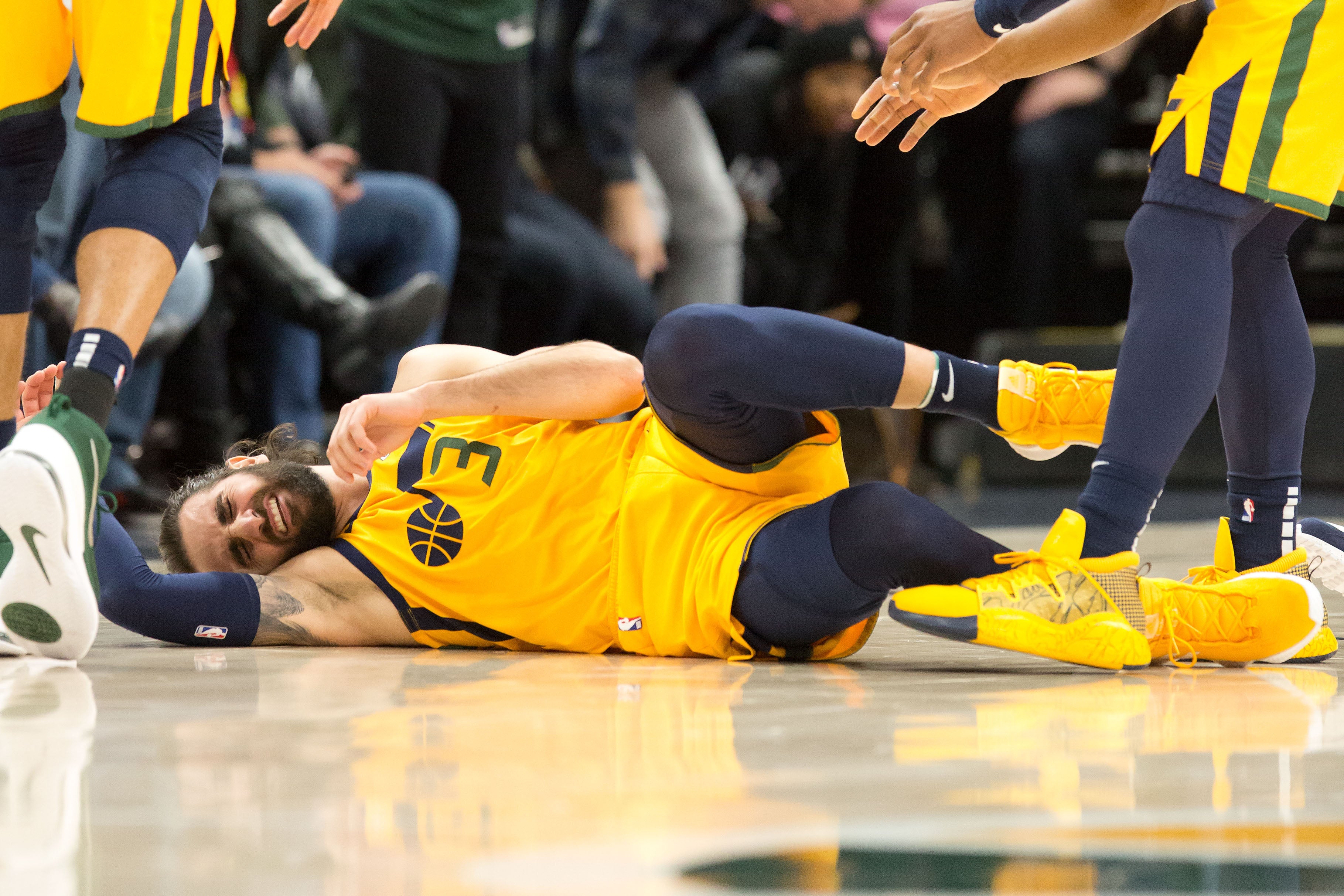 Ricky Rubio protagoniza el susto de la noche con una espectacular caída en la derrota de los Utah Jazz Ricky Rubio protagoniza el susto de la noche con una espectacular caída en la derrota de los Utah Jazz