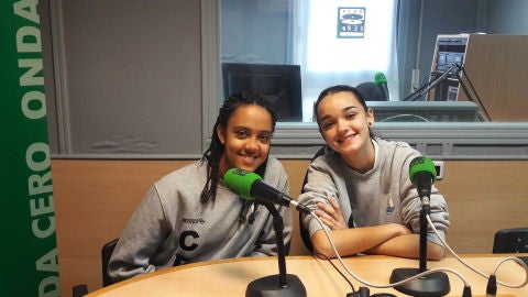 Ruth y Ana, entrenadoras del equipo benjam&iacute;n femenino