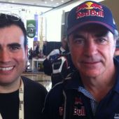 Darío Rodrígue, junto al piloto Carlos Sainz