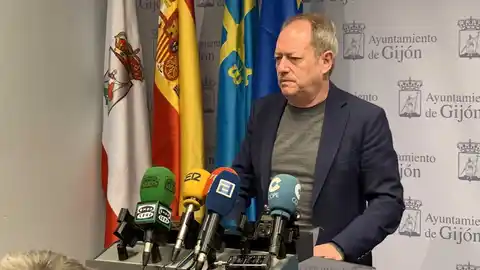 Rueda de prensa de Aurelio Martín, portavoz de IU en Gijón Ayuntamiento de Gijón