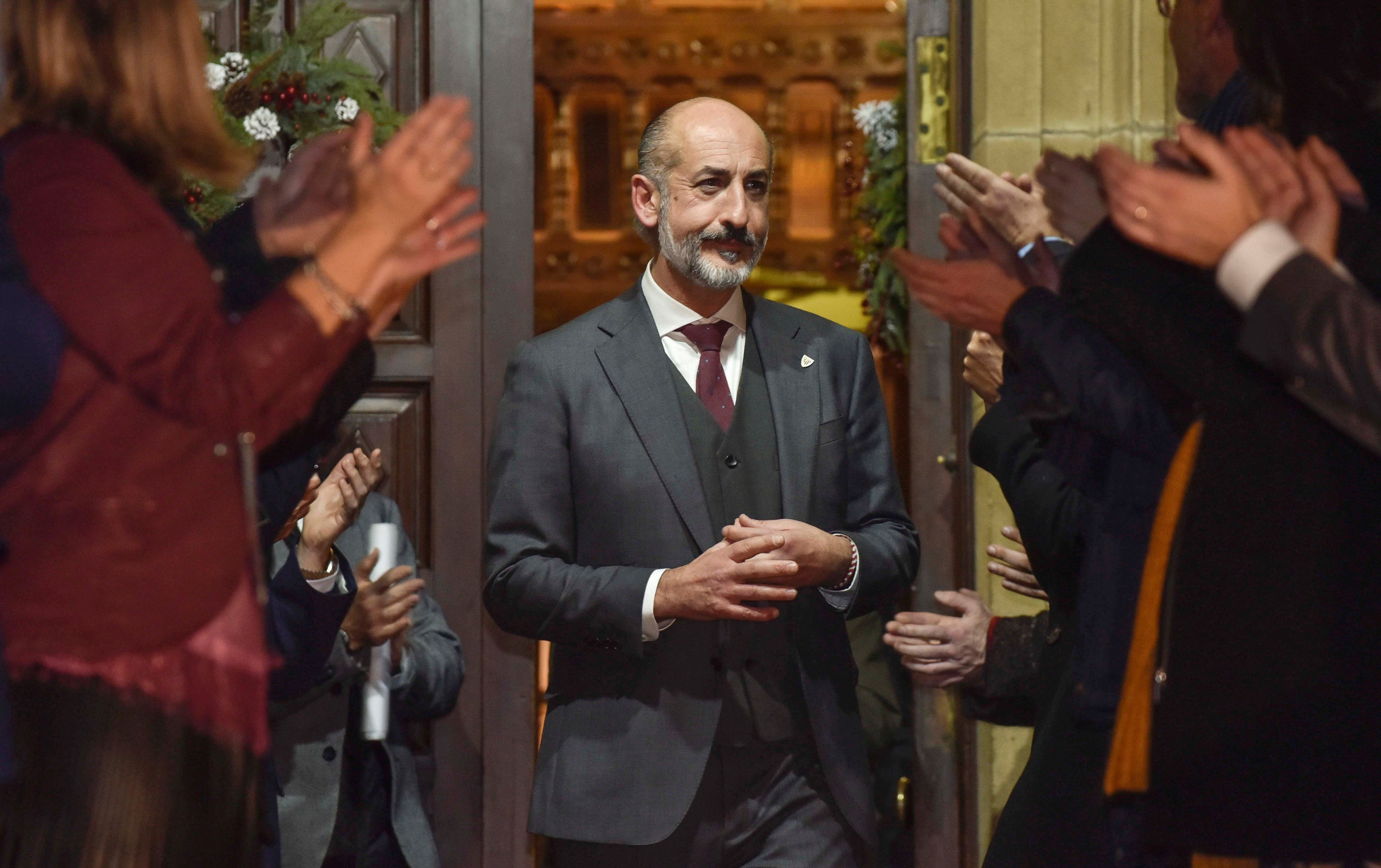 Aitor Elizegi: "Hay mucho trabajo, he pasado muchas horas y muchas tardes a puerta cerrada" Aitor Elizegi: "Hay mucho trabajo, he pasado muchas horas y muchas tardes a puerta cerrada"