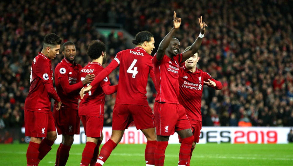 Mané celebra un gol con el Liverpool