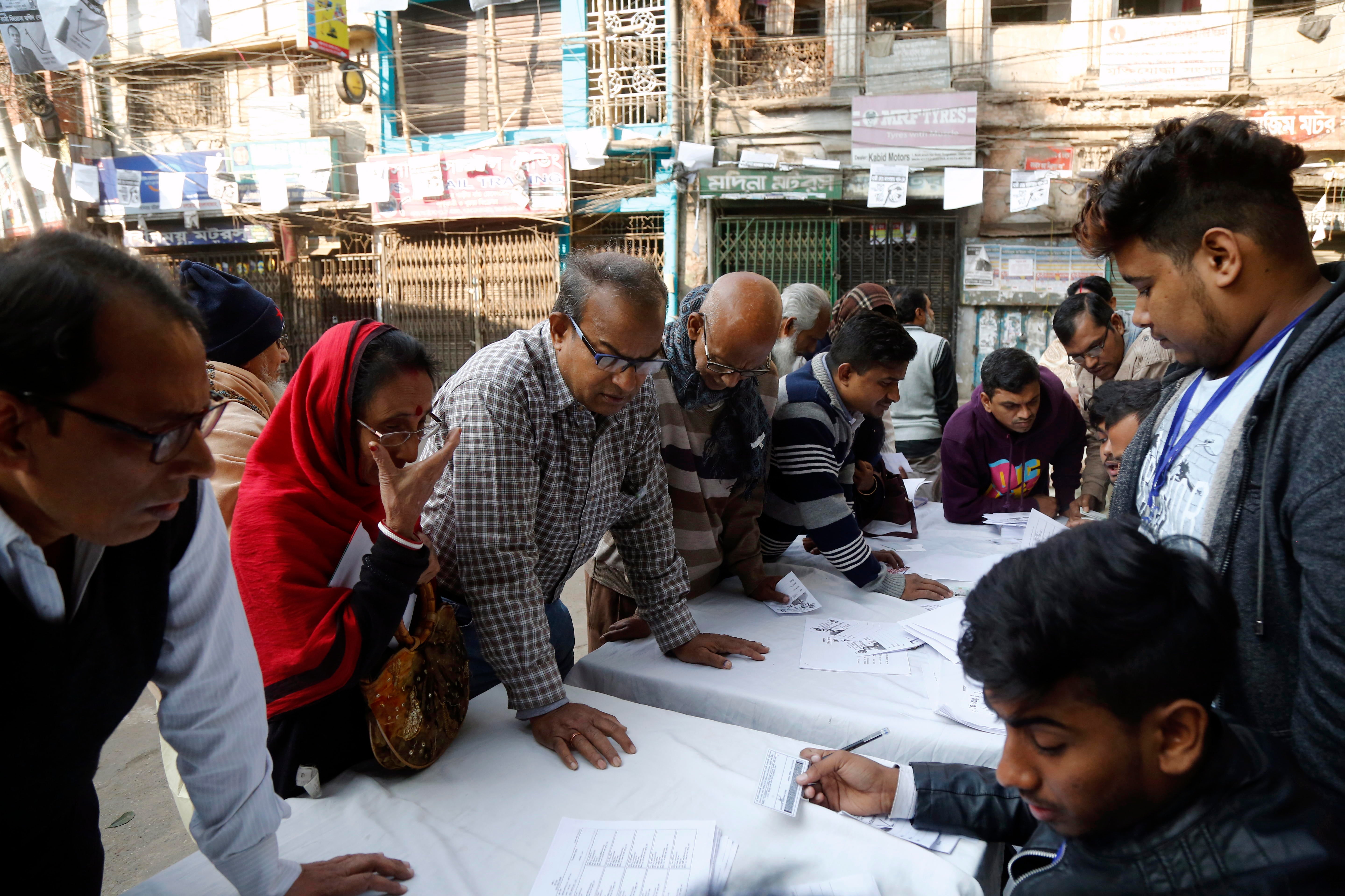 Al menos once muertos durante las primeras horas de votación en las elecciones de Bangladesh Al menos once muertos durante las primeras horas de votación en las elecciones de Bangladesh