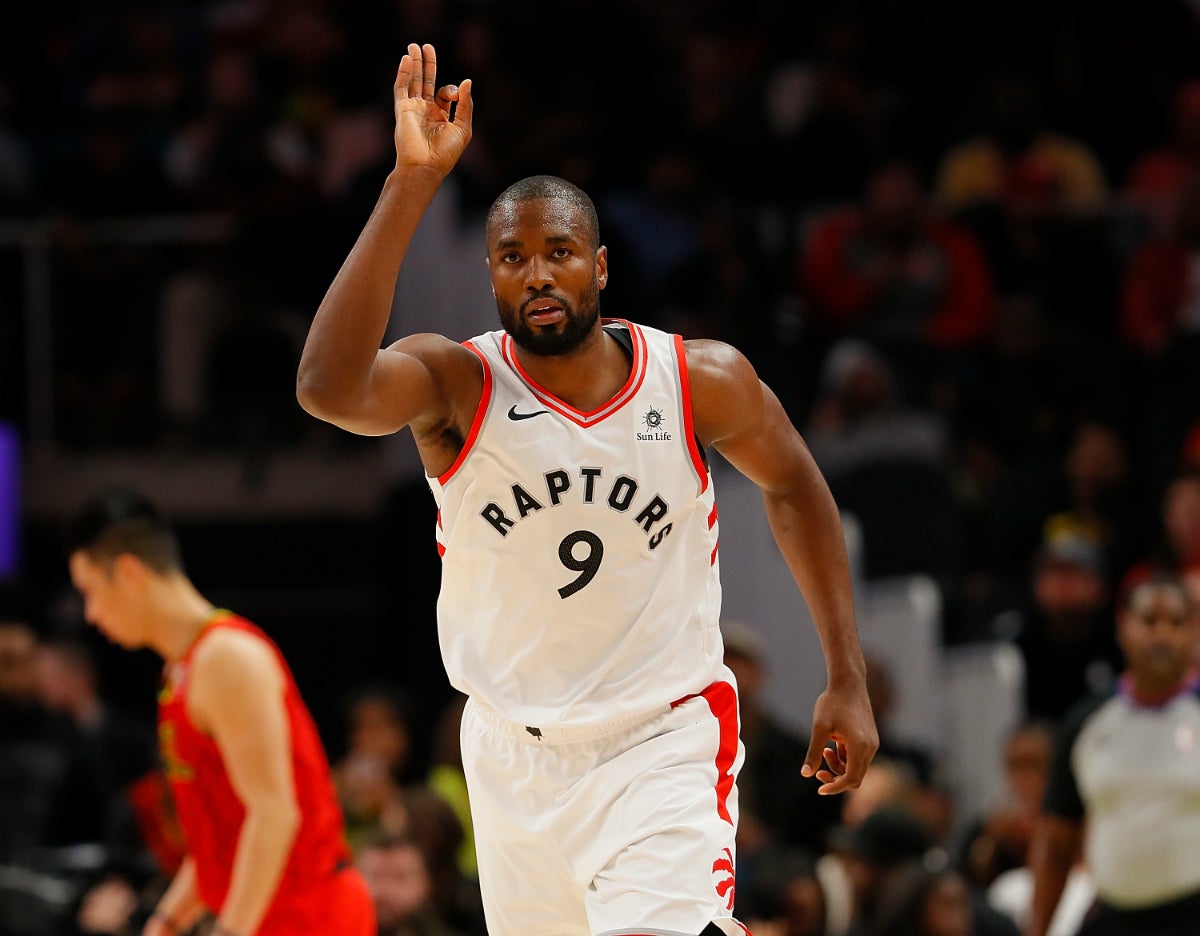 Ibaka lidera la victoria de los Raptors para celebrar la llegada de Marc Gasol Ibaka lidera la victoria de los Raptors para celebrar la llegada de Marc Gasol