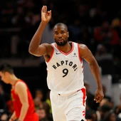 Serge Ibaka, con los Raptors Serge Ibaka, con los Raptors
