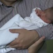 El primer bebé español del año nace en Zaragoza, se llama Carolina María y pesó 3,7 kilos
