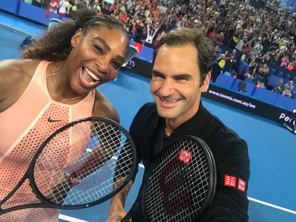 Federer gana a Serena Williams en el histórico partido de los 43 Grand Slams Federer gana a Serena Williams en el histórico partido de los 43 Grand Slams