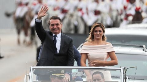 Bolsonaro junto a su esposa antes de su toma de posesi&oacute;n