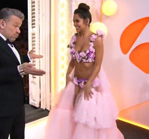 VÍDEO: El espectacular vestido de Cristina Pedroche en las Campanadas 2018 junto a Alberto Chicote VÍDEO: El espectacular vestido de Cristina Pedroche en las Campanadas 2018 junto a Alberto Chicote