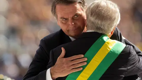 El nuevo presidente de Brasil, Jair Bolsonaro, es recibido por su antecesor, Michel Temer El nuevo presidente de Brasil, Jair Bolsonaro, es recibido por su antecesor, Michel Temer