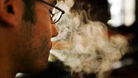 Beber y fumar aumentan el riesgo de padecer cancer de esofago Beber y fumar aumentan el riesgo de padecer cancer de esofago