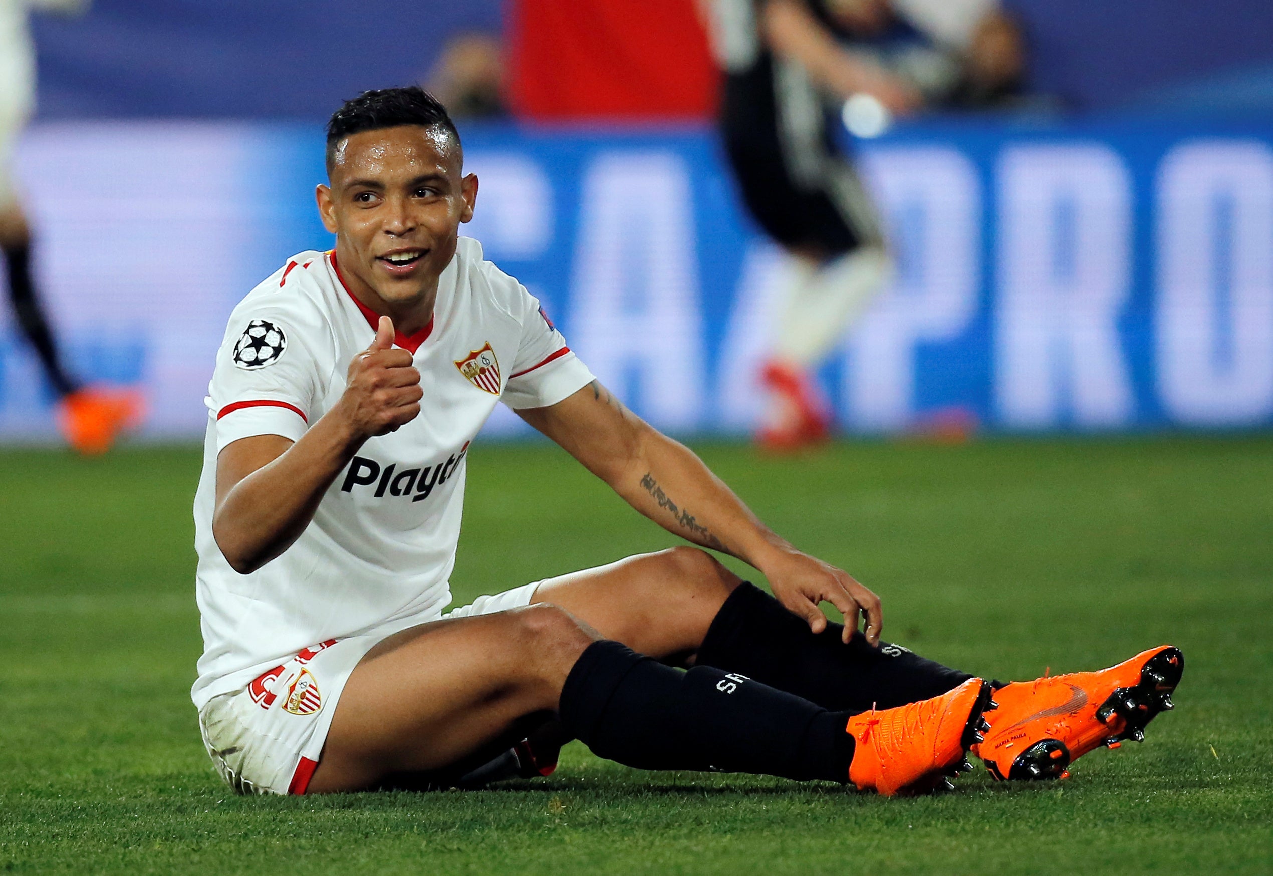 El delantero del Sevilla Luis Muriel jugará cedido hasta final de temporada en la Fiorentina El delantero del Sevilla Luis Muriel jugará cedido hasta final de temporada en la Fiorentina