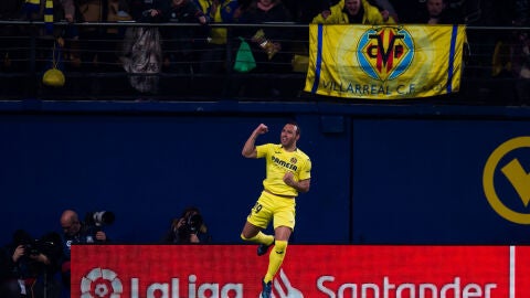 Cazorla celebra su primer gol ante el Real Madrid
