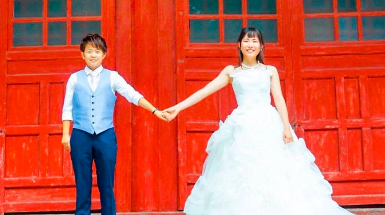 Dos lesbianas se casan en 26 países para pedir la legalización del matrimonio gay en Japón Dos lesbianas se casan en 26 países para pedir la legalización del matrimonio gay en Japón