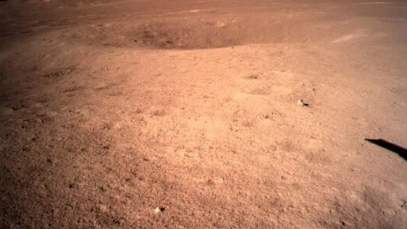 La primera imagen que envía la sonda Change´s 4 desde el crater más grande de la luna La primera imagen que envía la sonda Change´s 4 desde el crater más grande de la luna