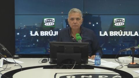 Juan Ram&oacute;n Lucas, presentador de La Br&uacute;jula