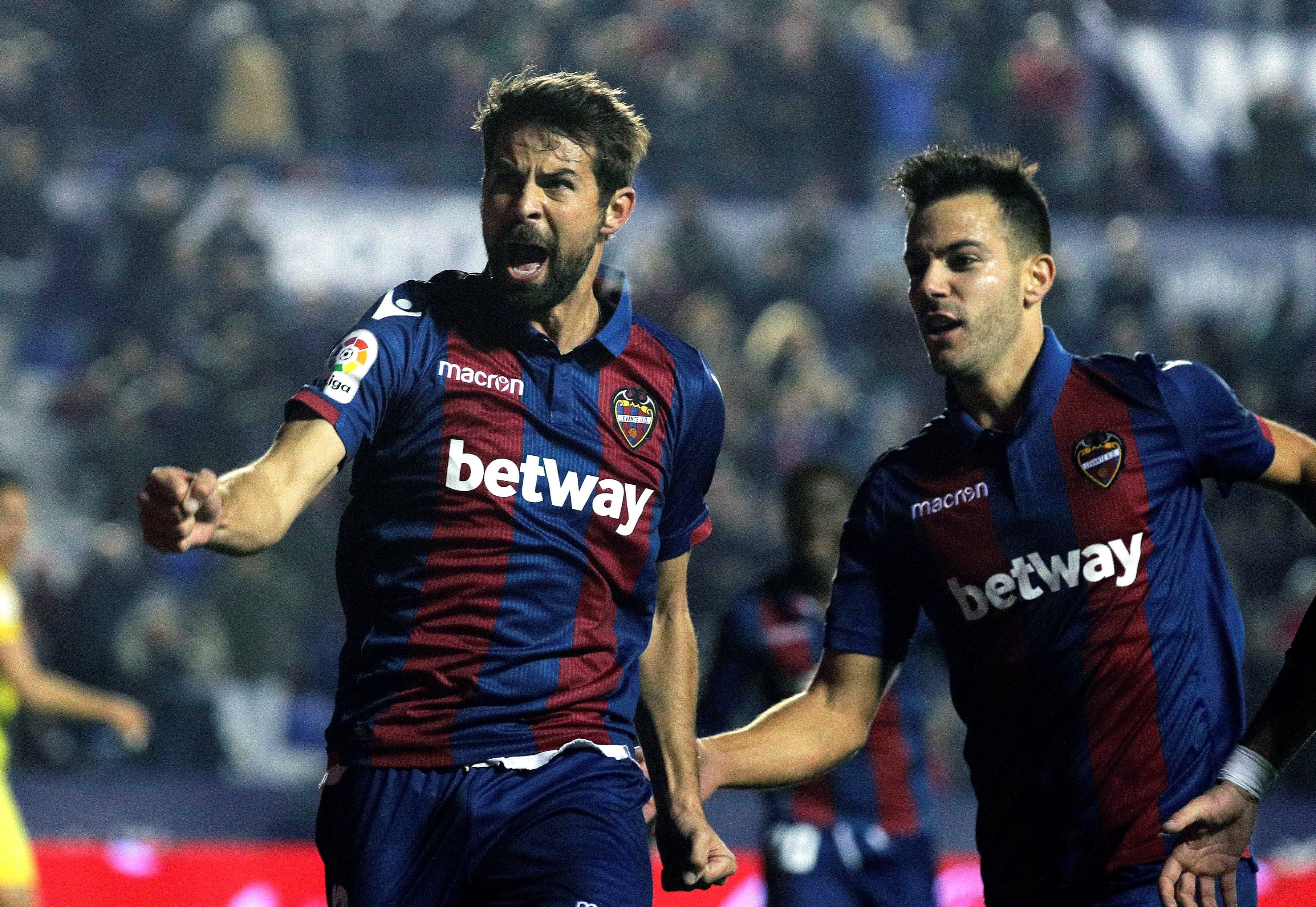 El Levante rompe su mala racha y el Valladolid se asoma al descenso El Levante rompe su mala racha y el Valladolid se asoma al descenso