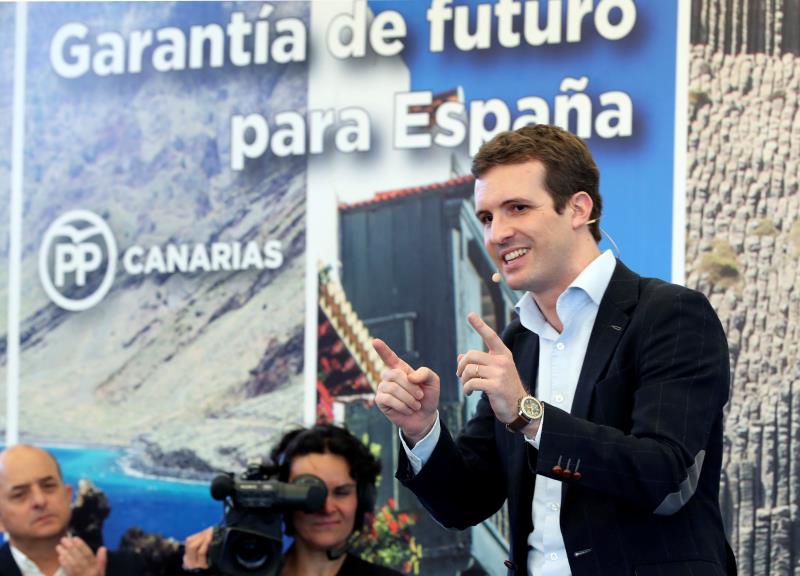 Casado ironiza con que Sánchez sea el líder más valorado: "Es el más guapo y el que mejor gobierna" Casado ironiza con que Sánchez sea el líder más valorado: "Es el más guapo y el que mejor gobierna"