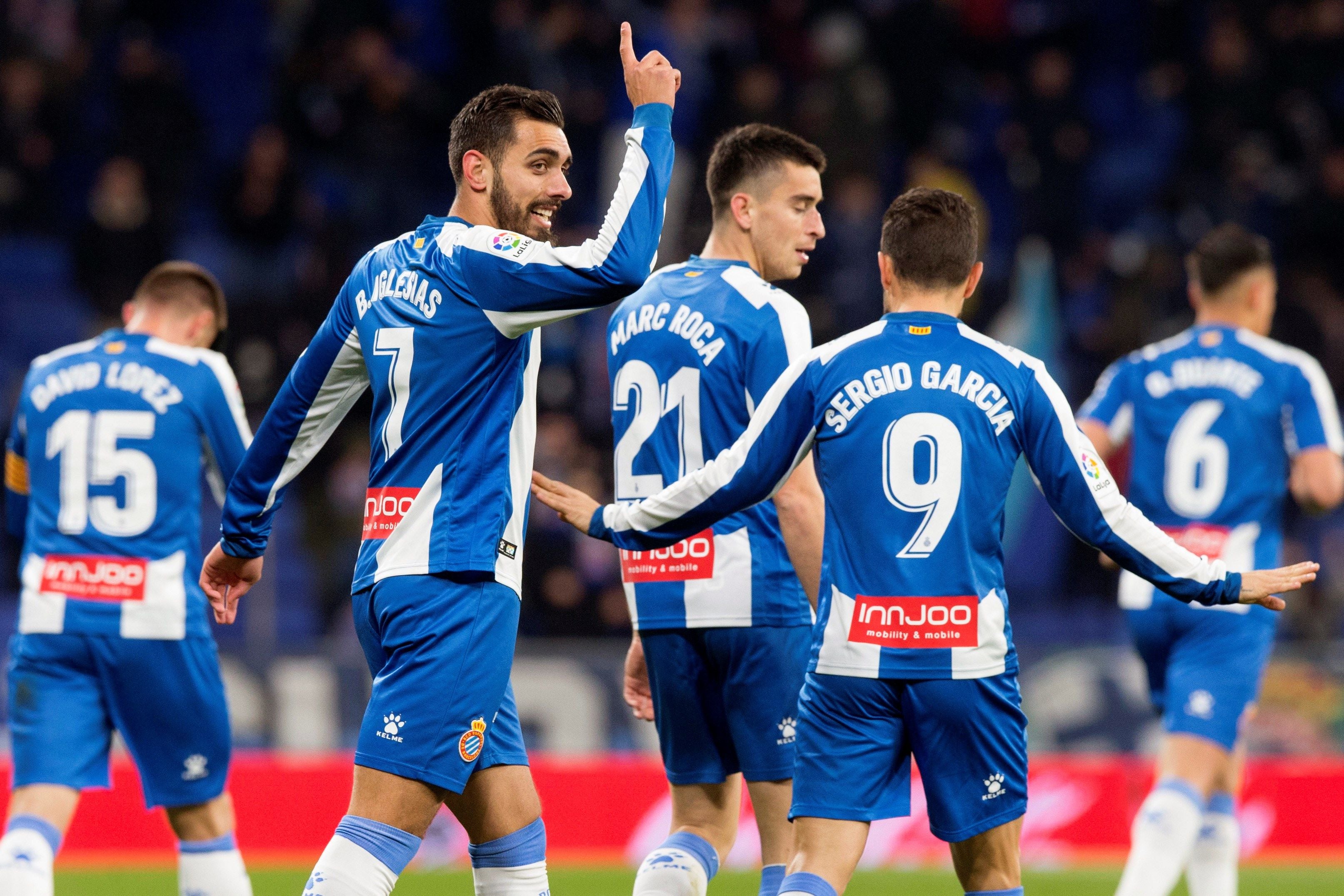 El Espanyol alarga el sueño europeo a costa del Alavés El Espanyol alarga el sueño europeo a costa del Alavés
