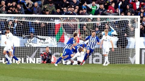 La pegada del Alav&eacute;s tumba al Valencia (2-1)