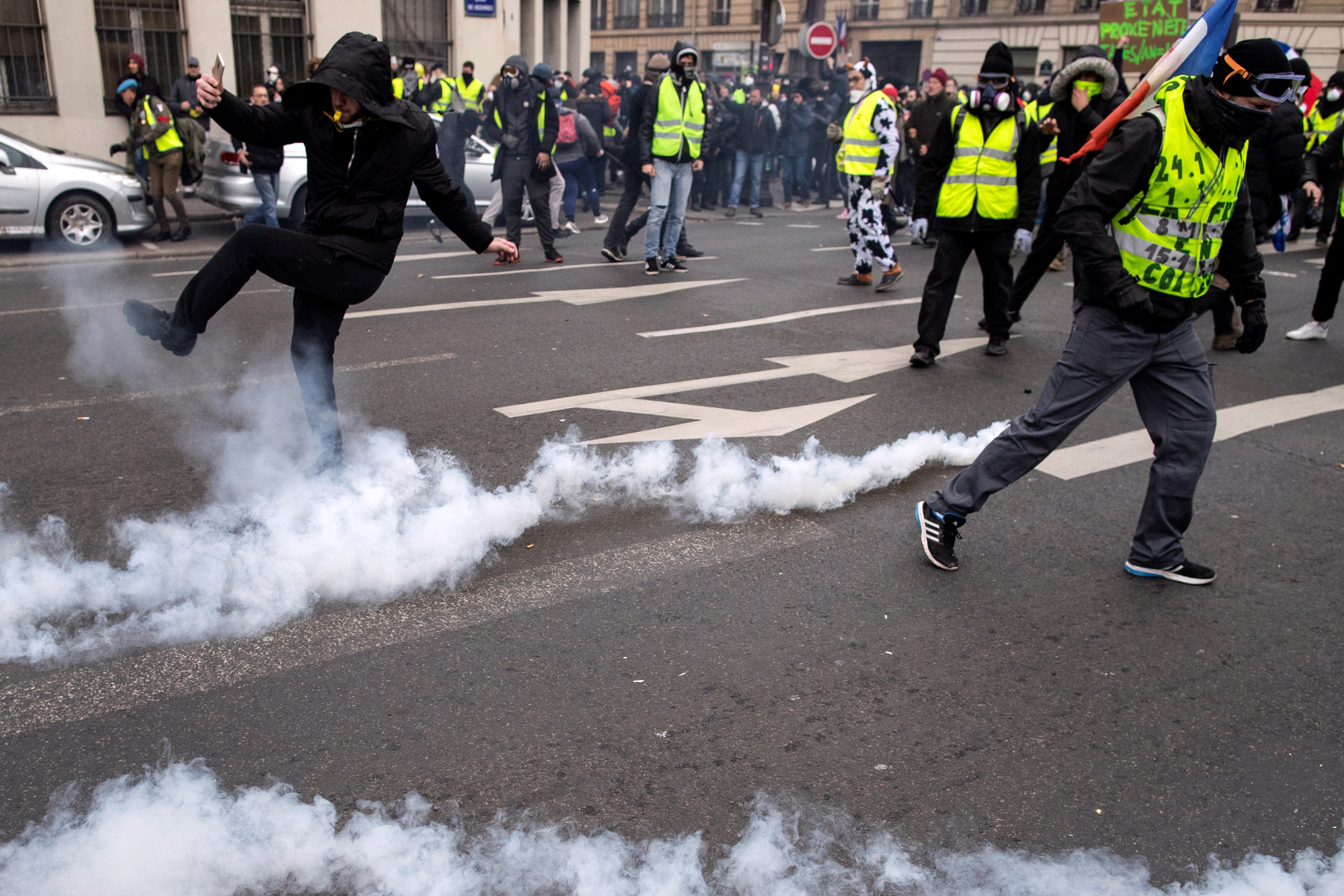 Las protestas de los "chalecos amarillos" en Francia acaban en altercados Las protestas de los "chalecos amarillos" en Francia acaban en altercados