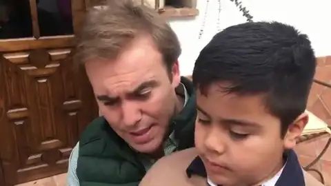 Polémico tuit del PP en el que un niño pide a los Reyes la muerte de Pedro Sánchez Polémico tuit del PP en el que un niño pide a los Reyes la muerte de Pedro Sánchez