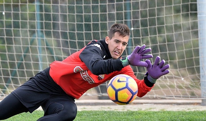 El Elche sorprende en el mercado y se hace con los servicios del portero Edgar Badía El Elche sorprende en el mercado y se hace con los servicios del portero Edgar Badía
