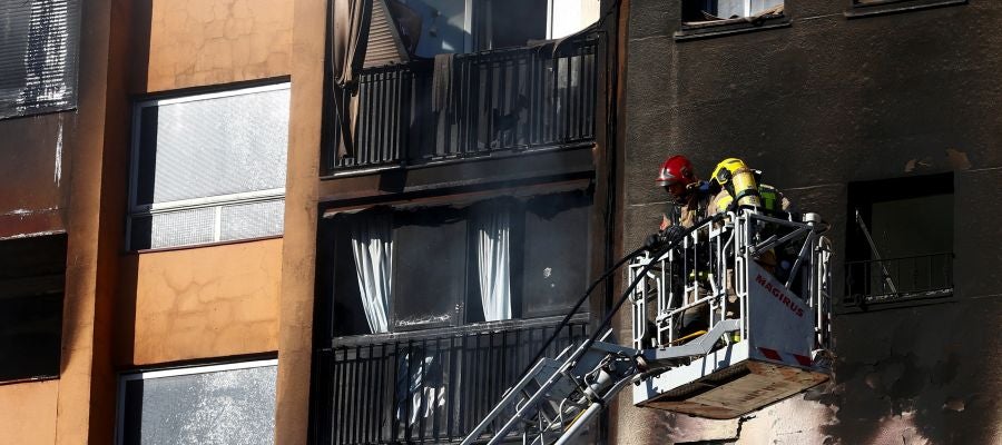 Los Bomberos han logrado controlar el incendio en un edificio de diez plantas en Badalona Los Bomberos han logrado controlar el incendio en un edificio de diez plantas en Badalona