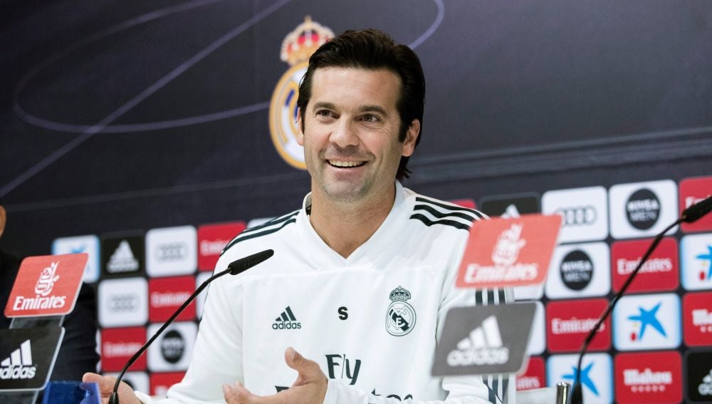 Solari: "¿Isco? El trabajo del futbolista profesional es entrenarse al 100%" Solari: "¿Isco? El trabajo del futbolista profesional es entrenarse al 100%"