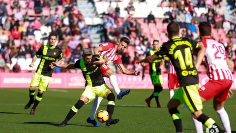 Salva Sevilla jugando frente al Almería Partido