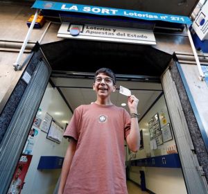Cosmin, el niño de 15 años premiado con 'El Gordo' de la Lotería de El Niño 2019 Cosmin, el niño de 15 años premiado con 'El Gordo' de la Lotería de El Niño 2019