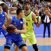 Ante Tomic defiende una acción ante el San Pablo Burgos Ante Tomic defiende una acción ante el San Pablo Burgos