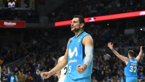 Gentile celebra la victoria del estudiantes ante el Real Madrid