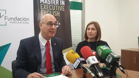 Vicente Muñoz y Rosa Rico durante la presentación del Máster Vicente Muñoz y Rosa Rico durante la presentación del Máster